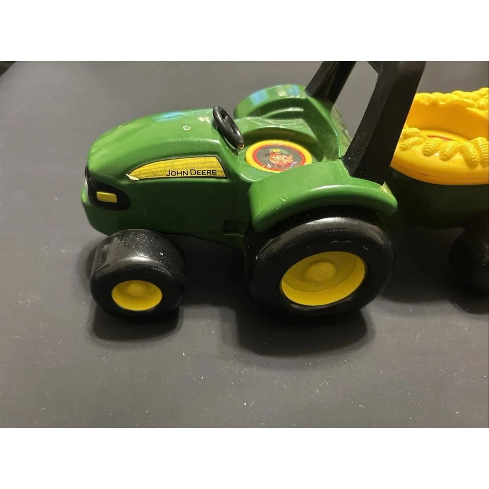 Tomy John Deere Music Sounds Hayride Preschool Toy Tractor and 2 Trailers